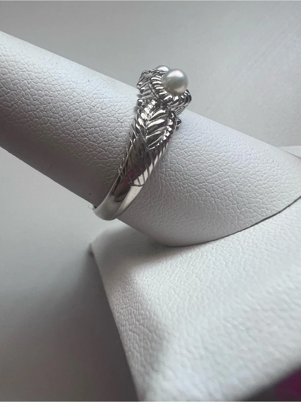 Judith Ripka 925 Sterling Silver 3 Pearl Cable Ring Size 9